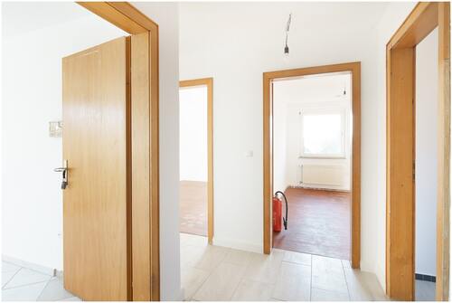 Flur - Dachgeschoßwohnung mit 97,00 m&sup2; in Westoverledingen zur Miete