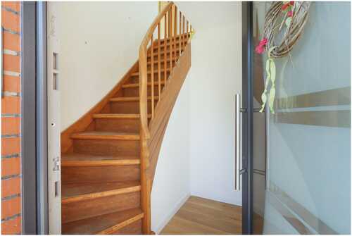 Eingangsbereich - 5 Zimmer Dachgeschoßwohnung zur Miete in Westoverledingen