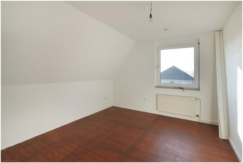 Schlafzimmer 1 - Dachgeschoßwohnung mit 97,00 m&sup2; in Westoverledingen zur Miete