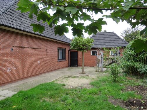 Hinteransicht - 7 Zimmer Bungalow in Weener