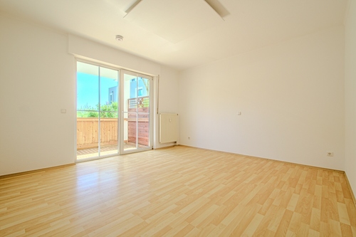 Wohnzimmer - 2 Zimmer Erdgeschoßwohnung in Dresden