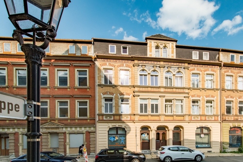 Hausanscht - SCHAUFENSTER – ZWEI GROSSE RÄUME – BESUCHERPARKPLÄTZE VOR DER TÜR – AB SOFORT