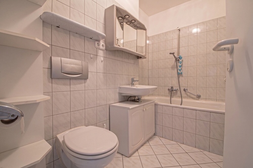 Wannenbad mit WM-Stellplatz - 