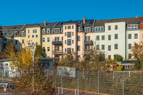 Hausansicht - 2 Zimmer Etagenwohnung zum Kaufen in Dresden