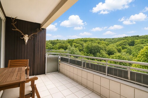 Großzügiger Balkon mit Weitblick - Fast wie im Penthouse - 3 Zi Wohnung + Stellplatz TG u. Wallbox.