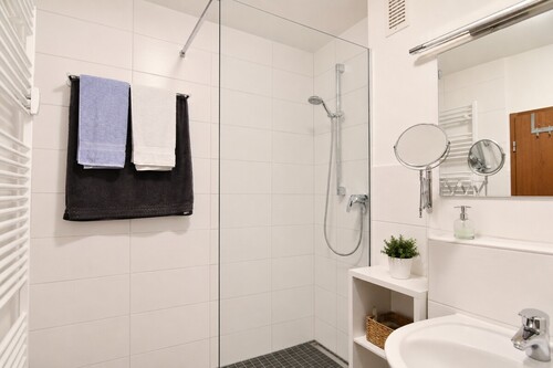 Modernes Badezimmer - 