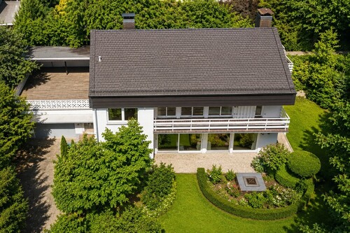 Haus und Gaten - Großes Familienhaus am Sonnenhang mit Doppelgarage