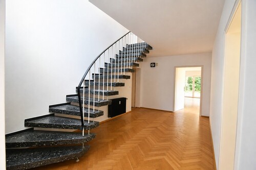 Treppe - Einfamilienhaus mit 212,00 m&sup2; in Eppstein zur Miete