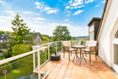 Balkon - Elegante 3 - 4 Zi Maisonette mit Galerie mitten in Königstein