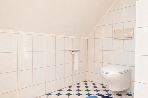 WC - 