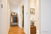 Diele mit Garderobe - 
