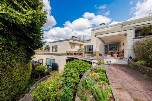 Gartenaufgang zur Terrasse - 10 Zimmer Anwesen in Königstein