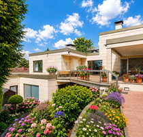LUXURIÖSES HAUS-IN-HAUS ANWESEN MIT INDOOR-POOL IN TOPLAGE VOM KÖNIGSTEINER JOHANNISWALD