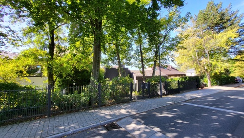 Verkehrsberuhigte Straße - 7 Zimmer Villa zum Kaufen in Kronberg-Schönberg