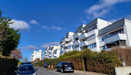 Straße verkehrsberuhigt - Verkaufsstart! Modern sanierte 3 Zimmer-ETW in Ruhe und Blicklage