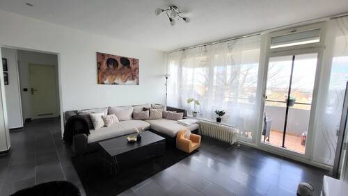 Wohn-/Esszimmer - 3 Zimmer Etagenwohnung zum Kaufen in Bruchköbel