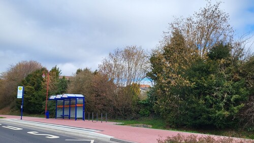 Bushaltestelle um die Ecke - 