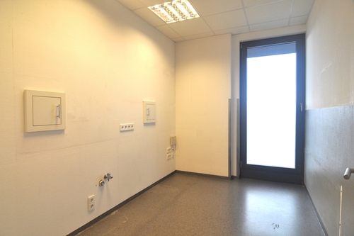 Labor mit Durchreichen WCs - 