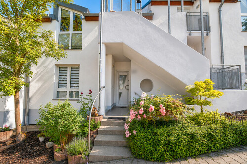 Ansicht mit eigenem Eingang - 4 Zimmer Maisonettenwohnung zum Kaufen in Eppstein / Bremthal