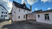 Innenhof mit überdachte Terrasse - 7.5 Zimmer Einfamilienhaus in Wiesbaden / Bierstadt