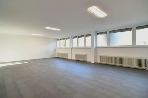 Ein bis drei Räume nach Wahl - Ein bis drei Räume, Empfang, WC + Teeküche... frisch renoviert extra für Sie!