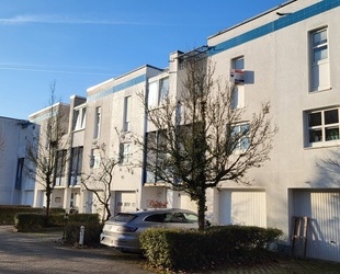 Neuer Preis ! RMH mit Garage, 2 Balkonen, Garten und Terrasse - Wiesbaden