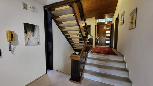 Split-Level - 