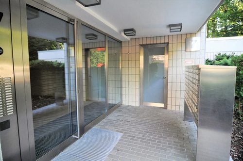 Eingang Gebäude - 
