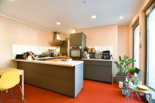 ... mit stylischer Küche - 