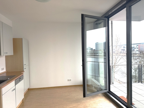 Küche mit Zugang zum Balkon - 