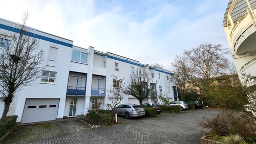 Zufahrt Privatstraße - RMH mit Garage, 2 Balkonen, Garten und Terrasse