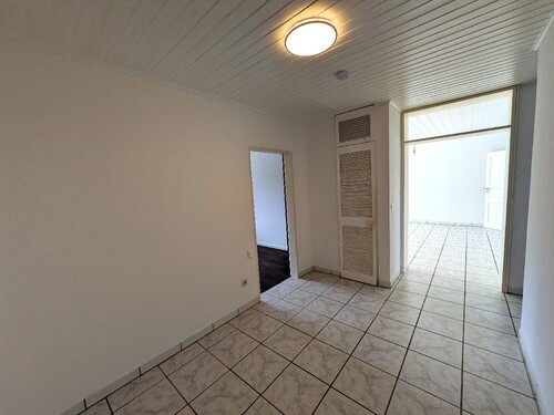 Diele - 4 Zimmer Erdgeschoßwohnung zum Kaufen in Graben-Neudorf