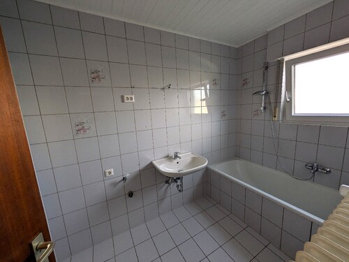 Badezimmer - Erdgeschoßwohnung mit 105,00 m&sup2; in Graben-Neudorf zum Kaufen