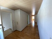 Flur - 4 Zimmer Dachgeschoßwohnung zum Kaufen in Waghäusel