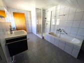 Badezimmer - 4 Zimmer Dachgeschoßwohnung in Waghäusel
