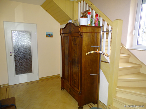 Flur mit Treppe - 