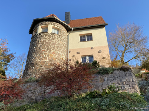 2024-11-01 09.28.49 - Charme trifft Charakter: Aufwendig saniertes Einfamilienhaus mit Türmchen und Gartenidylle