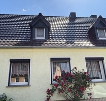 Gemütliche Doppelhaushälfte mit großem Grundstück und Doppelgarage in ruhiger Siedlungslage - Röderaue
