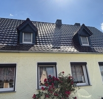 Gemütliche Doppelhaushälfte mit großem Grundstück und Doppelgarage in ruhiger Siedlungslage - Röderaue