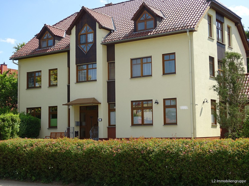 Vorderansicht - Wohnen und Arbeiten unter einem Dach- großzügiges EFH mit Einliegerwohnung und Arztpraxis