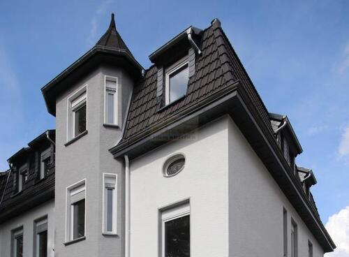 Frontansicht - Nähe Bahnhof: DG- Altbauwohnung mit Charme!