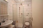 Bad mit Dusche - 