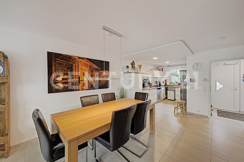 Essbereich mit Blick zur Küche - 5 Zimmer Reihenmittelhaus zum Kaufen in Dortmund