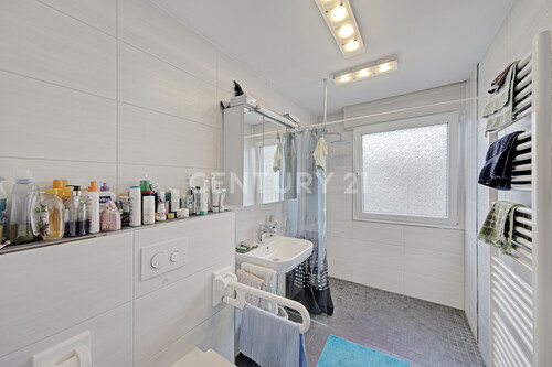 EG modernes Tageslichtbad - 