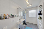EG modernes Tageslichtbad - 