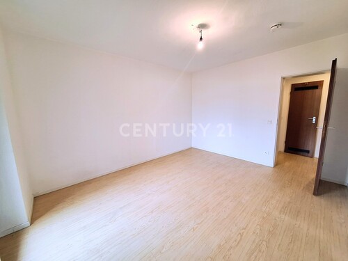 Schlafzimmer mit Zugang zum Balkon - 