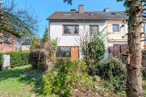 Gartenansicht - Reihenendhaus im Dornröschenschlaf sucht neue Hausherren
