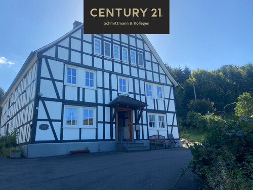 Hausfront Hof - Landliebe pur! Historisches Fachwerkhaus im Herzen des Sauerlands!