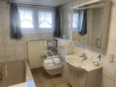 EG Bad mit Wanne & Dusche - Bauernhaus, Landhaus mit 240,00 m² in Kirchhundem zum Kaufen
