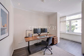 Homeoffice / Durchgangszimmer - Möbel mit KI hinzugefügt - 